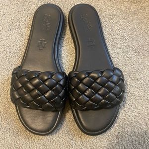 Like new Seychelles Bellisima Slide sandal. Like new. Worn once
